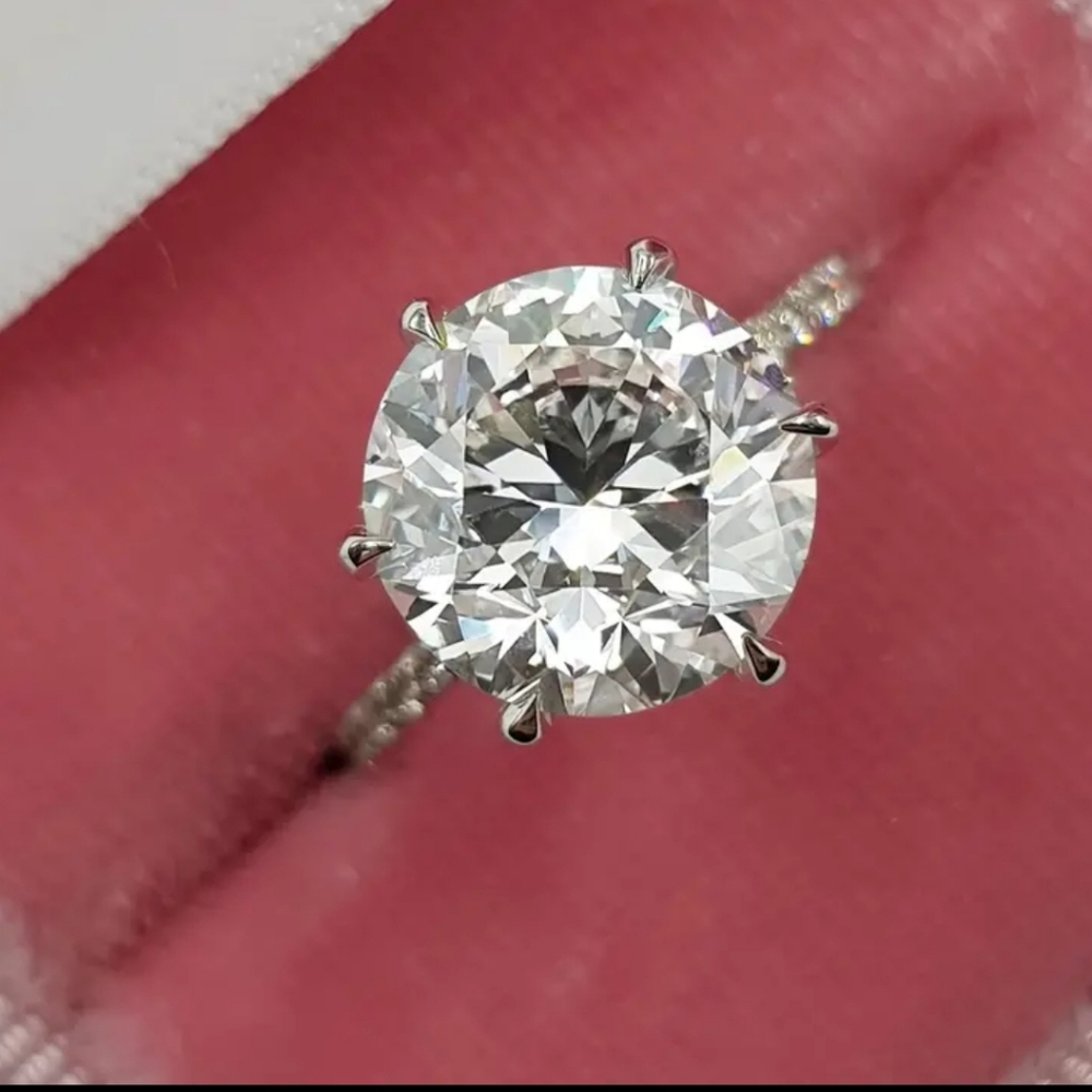 Stunning 5.40ct Moissanite Diamond Solitaire